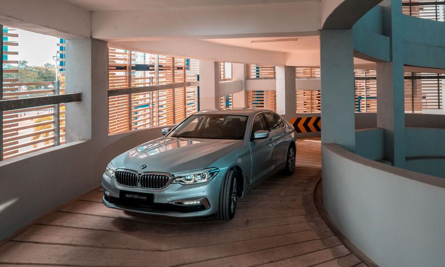  BMW 520i Sedan Luxury Line (G30) 2019 года  (MY) (фото 2 из 14)